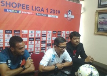 Pelatih Barito Putera Djadjang Nurjaman dalam jumpa pers. (Foto: Rahmadi)