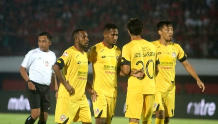 Boas Atururi dalam sebuah pertandingan Semen Padang FC. (Foto: semenpadangfc.co,id)
