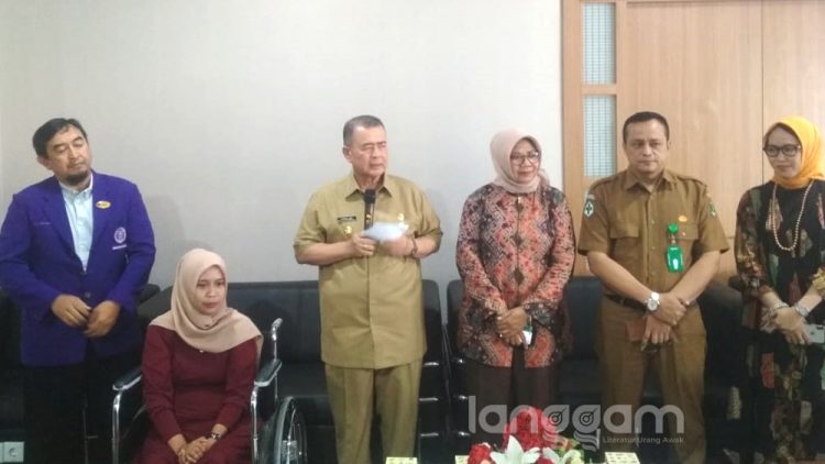 drg Romi saat bertemu Wakil Gubernur Sumbar Nasrul Abit di kantor Gubernur (Foto: Rahmadi/langgam.id)
