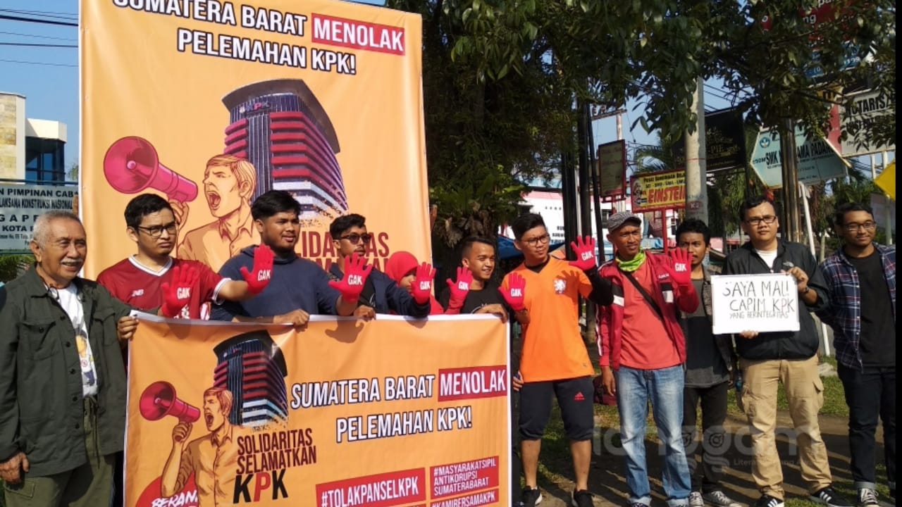 Pegiat Antikorupsi Sumbar Minta Presiden Bubarkan Pansel Capim KPK