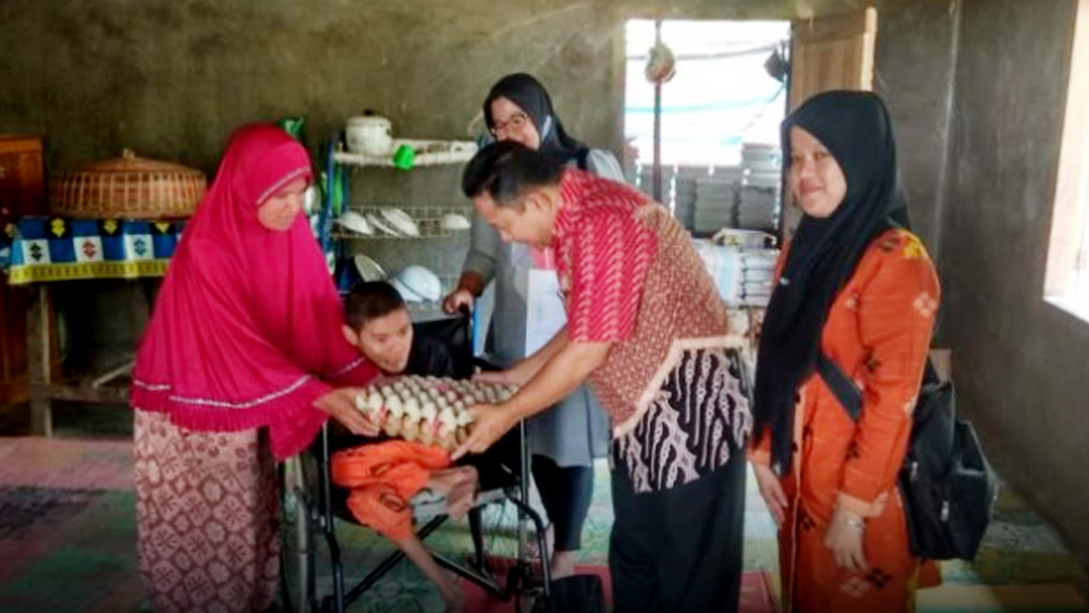 Pemkab Sijunjung Bagikan Makanan Tambahan untuk Anak Penyandang Disabilitas