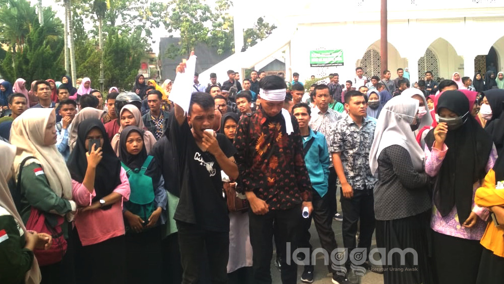 Kembali Didemo Mahasiswa, Ini Janji Rektor UIN IB Padang