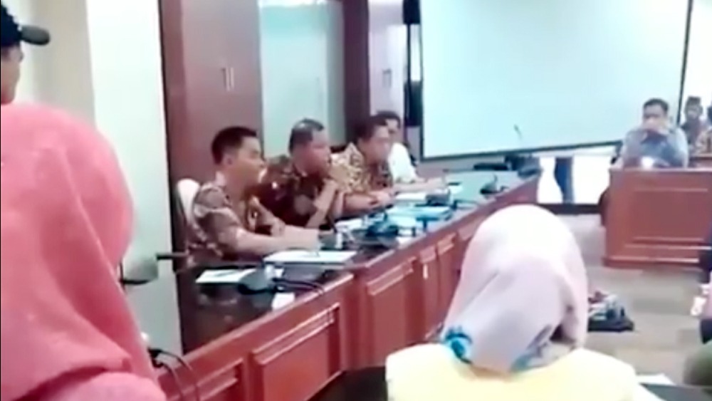 Video Anggota DPRD Sumbar Tantang Mahasiswa Turunkan Jokowi Viral di Medsos