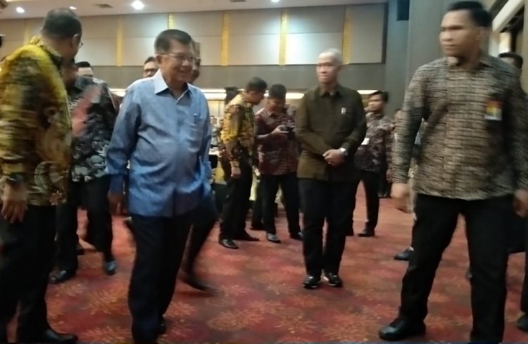 Wakil Presiden Jusuf Kalla saat menghadiri silaturahmi dengan unsur Forkompinda Sumbar di Padang (Foto: Irwanda)