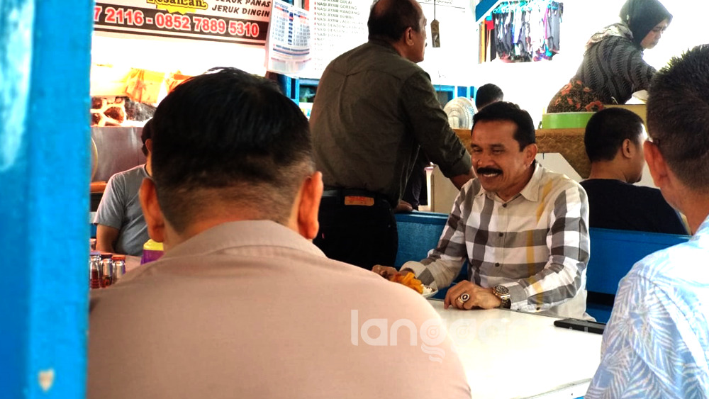 Ketika Kapolda Sumbar Menikmati Nasi Kapau di Bukittinggi