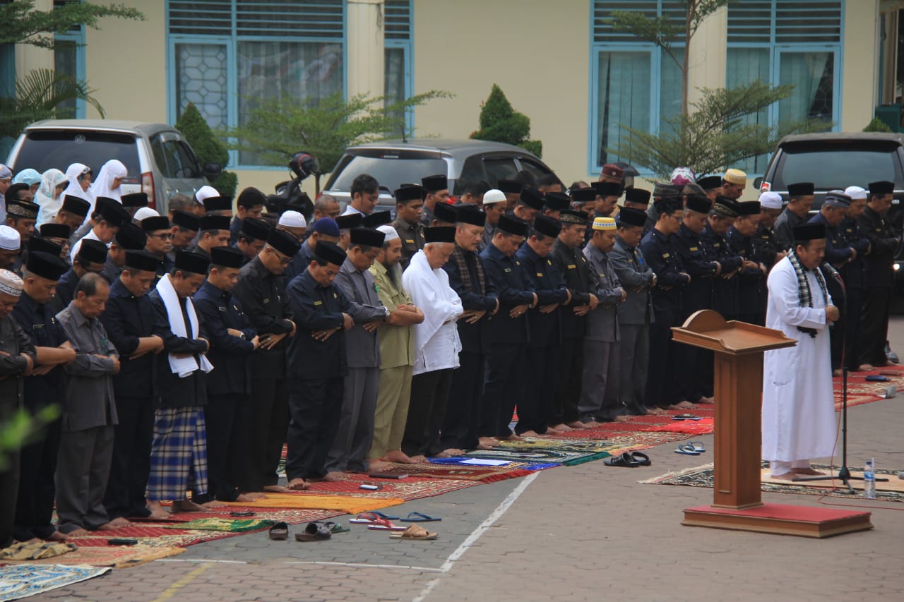 Ketika Gerimis Turun Usai Salat Istiqa di Kemenag Sumbar