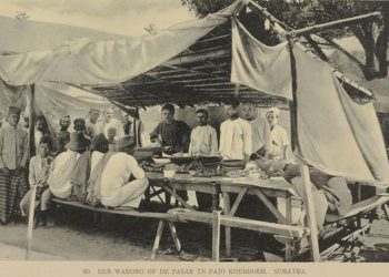“Lapau Nasi” di Pasar Payakumbuh, ca.1911 (Sumber: Jean Demmeni - GVNL)