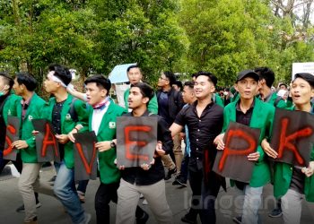 Mahasiswa Universitas Andalas turun berunjuk rasa. (Foto: Irwanda/Langgam.id)