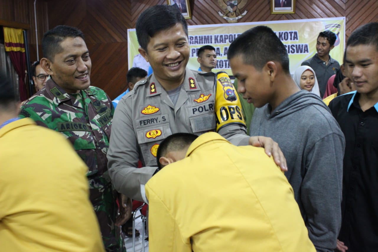 Rawat Suasana Kondusif, Kapolres Solok Kota Rangkul Pemuda