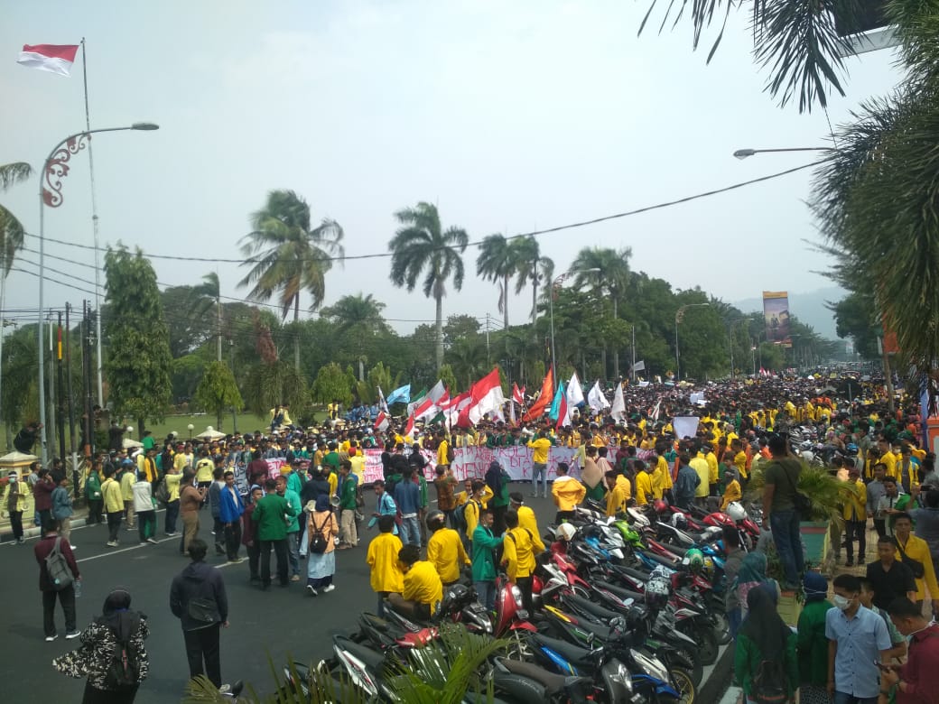 Peringati Hari Tani, Ribuan Mahasiswa Sumbar Demonstrasi