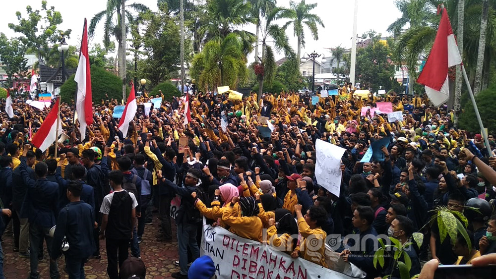 Fakta-Fakta Terkait Aksi Unjuk Rasa di DPRD Sumbar yang Berujung Ricuh