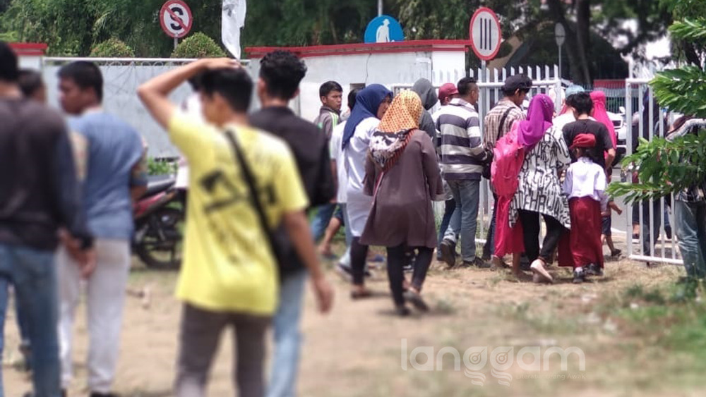 Anak-anak Ikut Demo ke DPD Gerindra Sumbar, Ibu-ibu Tak Tahu Maksud Unjuk Rasa