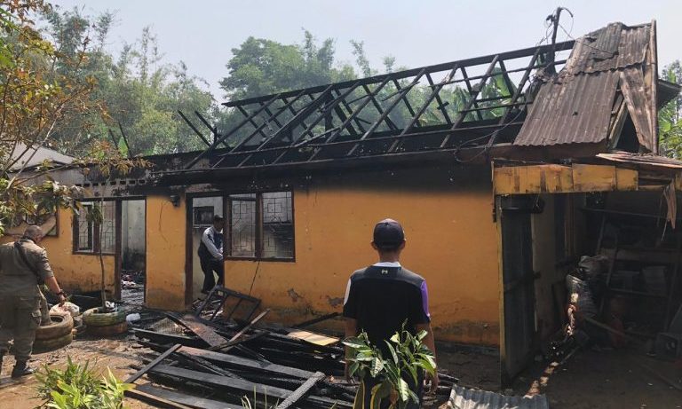 SDN 04 Garegeh Terbakar