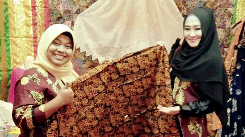 Rumah Batik Dewi Busana Lunang Kembangkan Batik Mande Rubiah