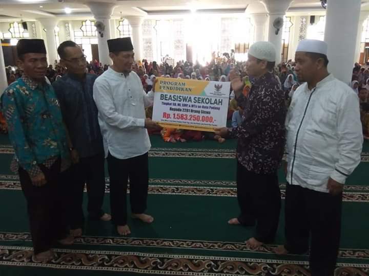 2.281 Pelajar SD dan SMP di Kota Padang Dapat Beasiswa Baznas