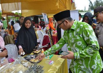 Wakil Wali Kota Padang Hendri Septa saat menggadiri pameran islami di Kota Padang (Humas Kota Padang)
