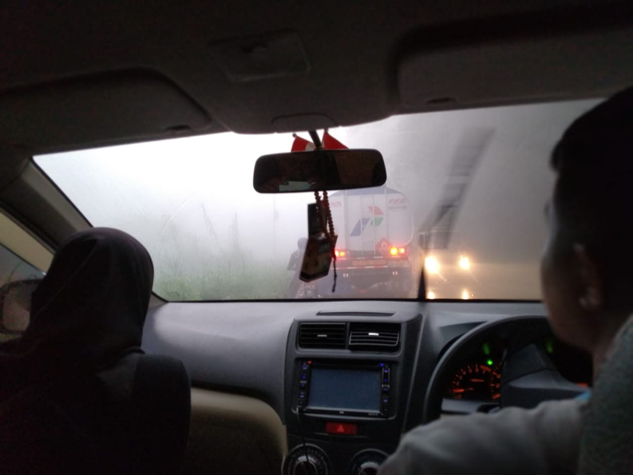 Kabut Asap Kembali Masuk Sumbar, Jarak Pandang di Sitinjau Lauik 100 Meter