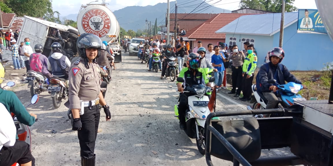 Kecelakaan Beruntun di Tanah Datar Merenggut Nyawa, Truk Fuso Hantam Rumah