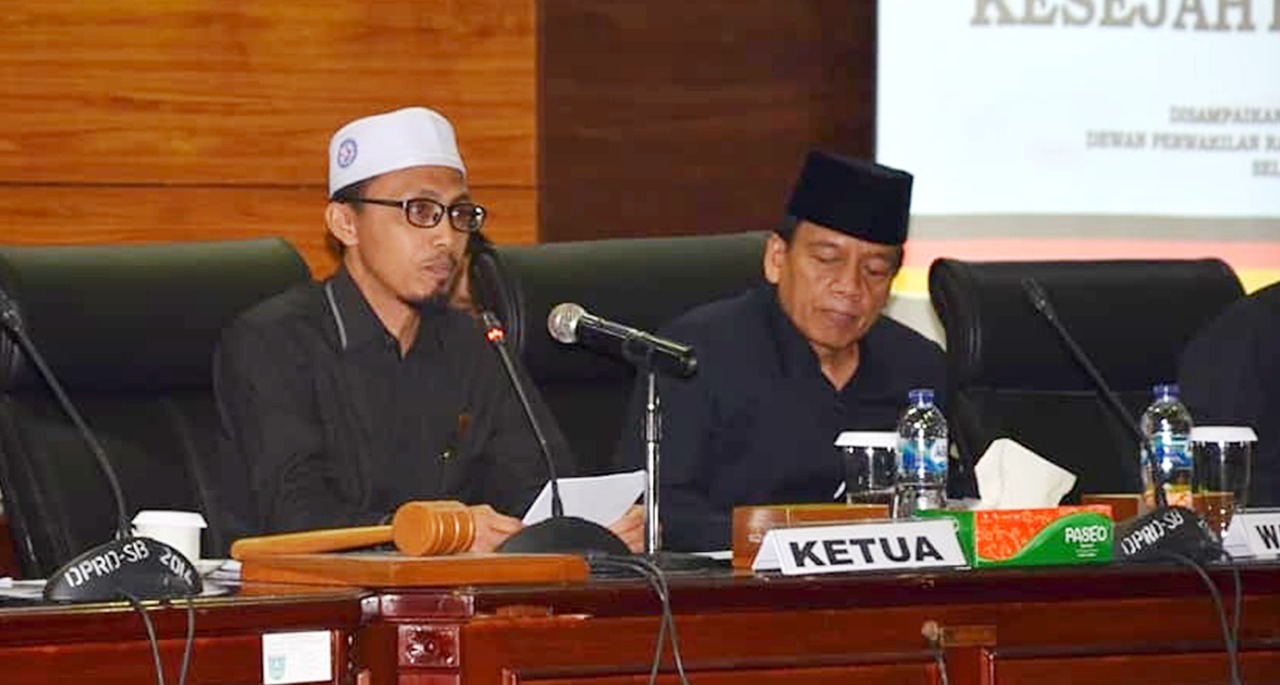 Ketua PKS Sumbar saat rapat di DPRD Sumbar