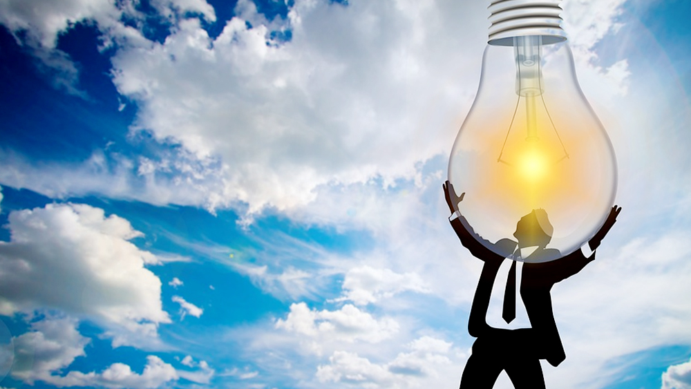 PLN Bantu Pemasangan Listrik Gratis untuk 87 KK di Padang