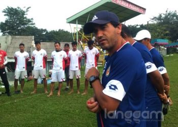 Pelatih Semen Padang FC, Eduardo Almeida (Foto: Rahmadi/Langgam.id)