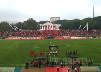 Stadion Haji Agus Salim Padang disesaki suporter Semen Padang FC (Foto: Rahmadi)
