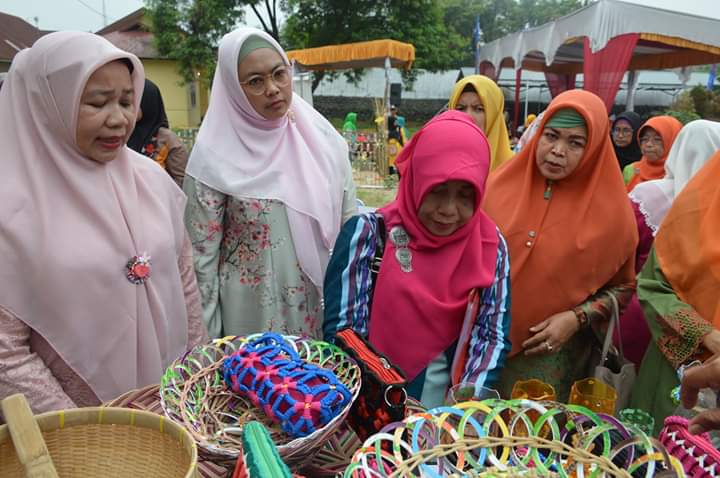 Pengrajin Sampah dari Padang Nominator Perempuan Inspiratif Sumbar 2019