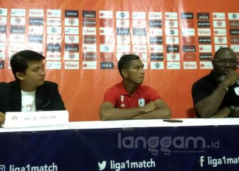 Pelatih Persipura Jayapura Jackson F Thiago dalam jumpa pers setelah pertandingan. (Foto: Osh)