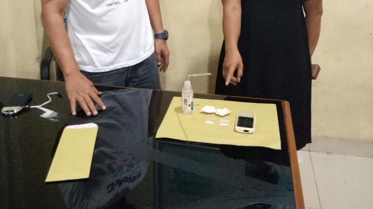 Simpan Sabu, Ibu Rumah Tangga Ditangkap di Pesisir Selatan