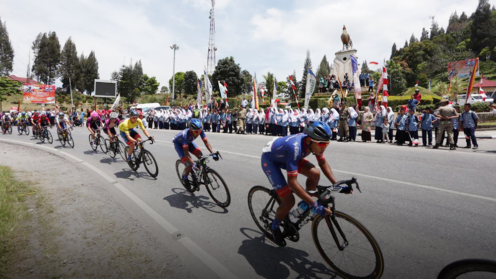 Jawara Baru Finis di Solok Selatan, "Yellow Jersey" Belum Berpindah