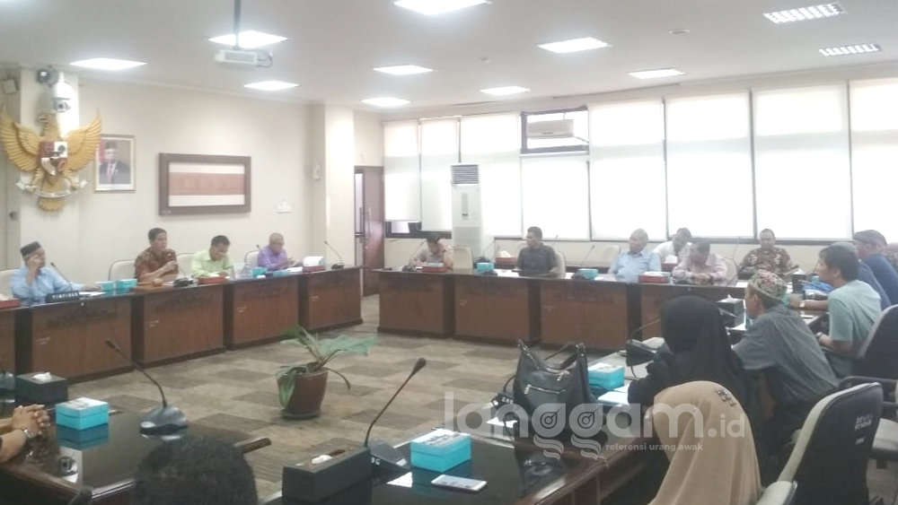 Pedagang Pasa Ateh Bukittinggi Mengadu ke DPRD Sumbar