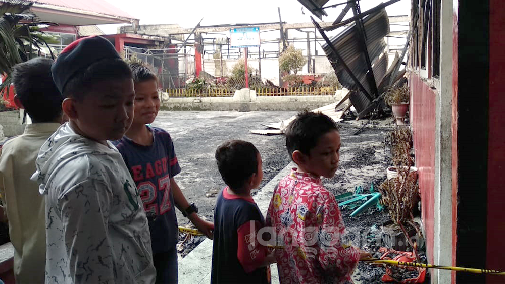 Sekolah Terbakar, Murid 2 SD di Indarung Tak Dapat Belajar