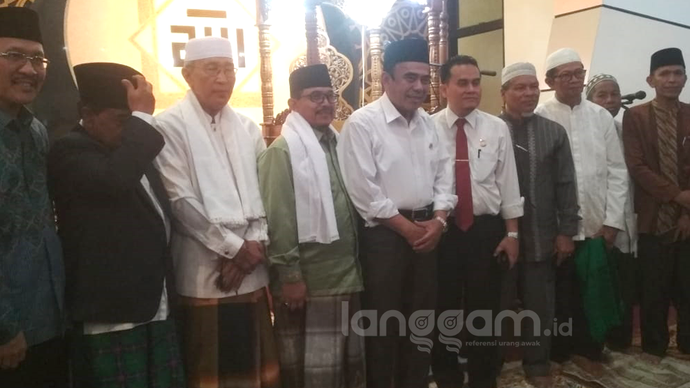 Salat Jumat di Masjid Raya Sumbar, Menag RI Ingatkan Soal Moderasi Beragama