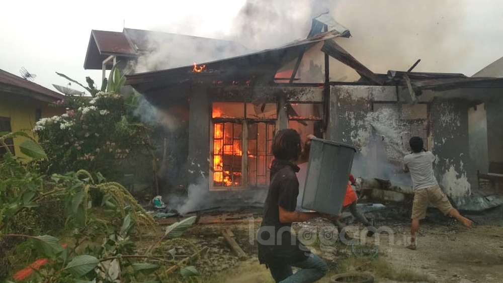 Kebakaran Rumah di Anduring Padang, Kerugian Ratusan Juta
