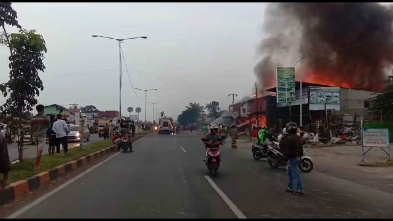 Kerugian Kebakaran 5 Petak Toko di By Pass Padang Capai Rp3 Miliar