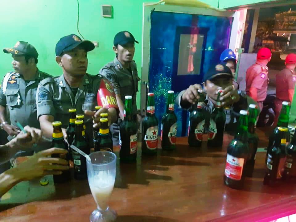 Jual Miras, Kafe Keluarga Tak Berizin di Solok Ditertibkan Satpol PP