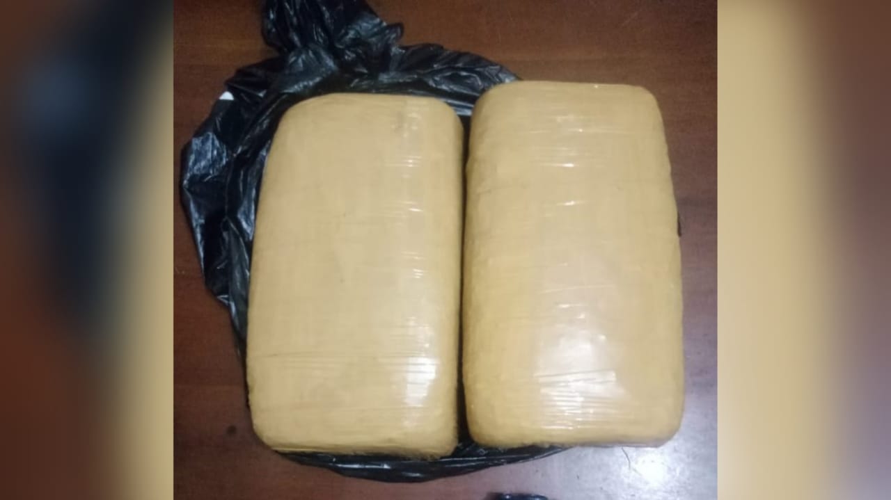 Hampir Melarikan Diri, Tersangka Pengedar Ditangkap di Solok dengan 2 Paket Besar Ganja