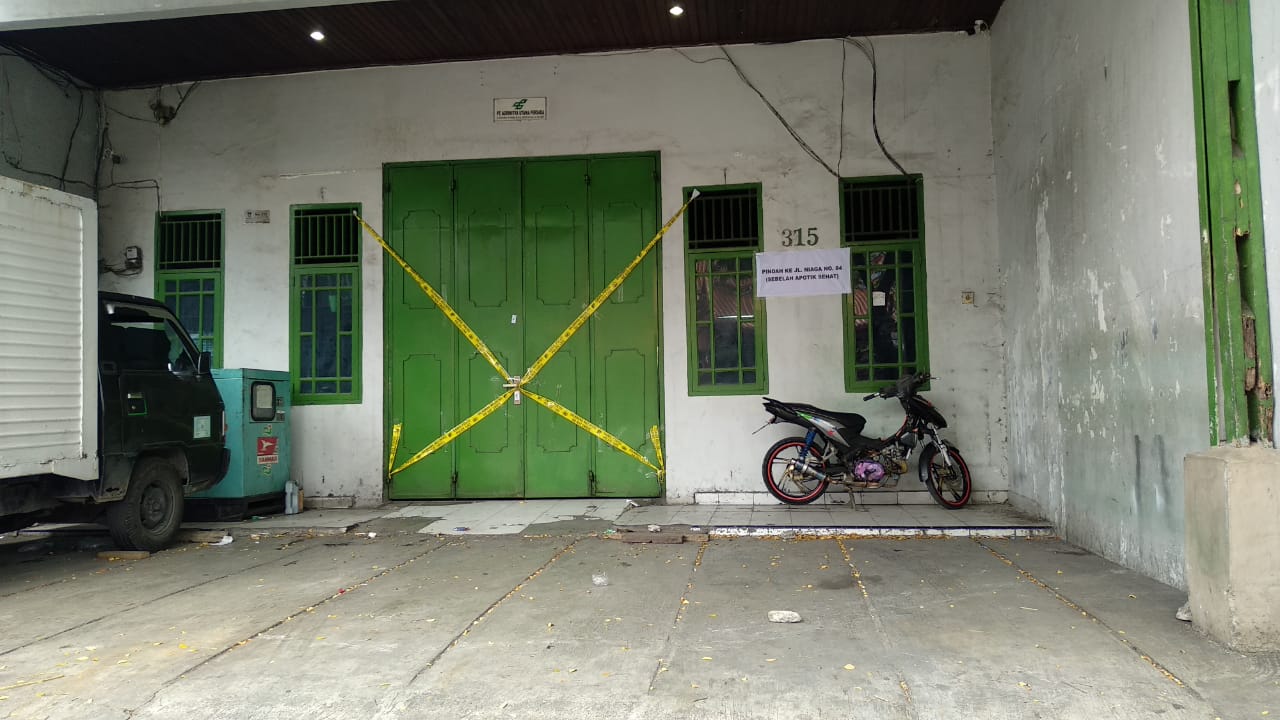 Bos Tersangka, Gudang SMS di Padang Disegel Tanpa Aktivitas