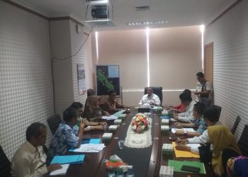 Wakil Gubernur Sumbar Nasrul abit saat menggelar rapat bersama BPJS dan perwakilan 4 Rumah Sakit. (Rahmadi)