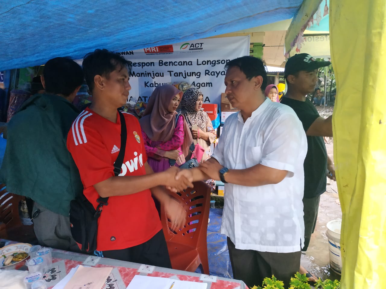 Yarsi Sumbar dan TRC BNPB Bantu Korban Banjir Bandang Agam