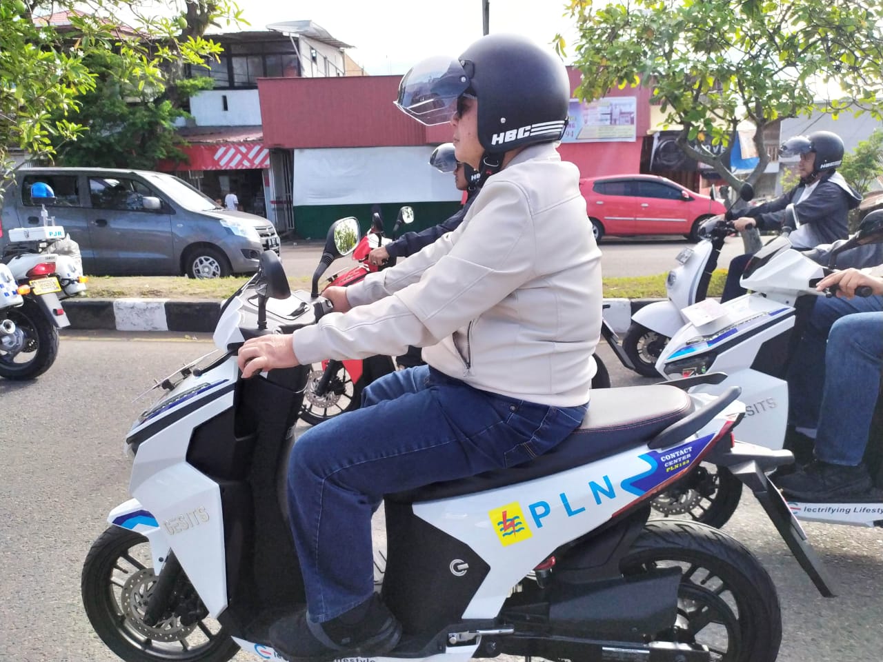 Sumbar Kenalkan Sepeda Motor Listrik untuk Masyarakat