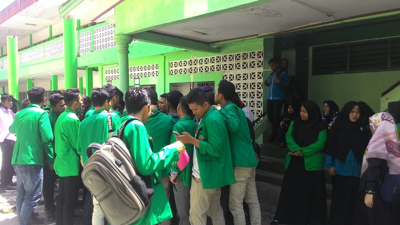 Dosen Mogok Mengajar, Mahasiswa Unitas Padang Demonstrasi