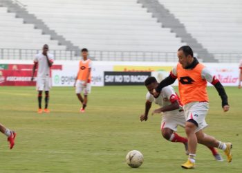 Skuad Semen Padang latihan jelang lawan Persebaya di Batakan Balikpapan, Rabu (27/11). (Sumber: MO Semen Padang FC)