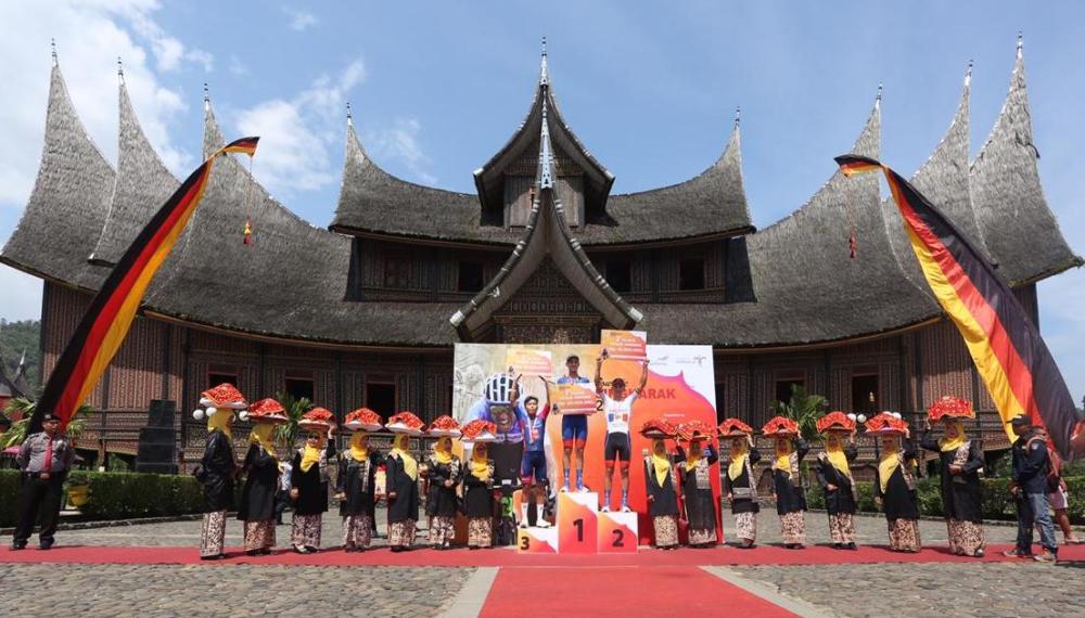 Borong 3 "Jersey", Juara Bertahan Tour de Singkarak Naik Podium di Etape 1 TdS 2019