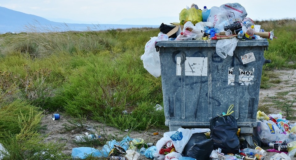 Komunitas Pecinta Lingkungan Dorong Pemerintah Sumbar Kendalikan Sampah Plastik