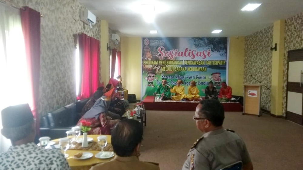 Bawaslu Pessel Sosialisasikan Pilkada dengan Biola