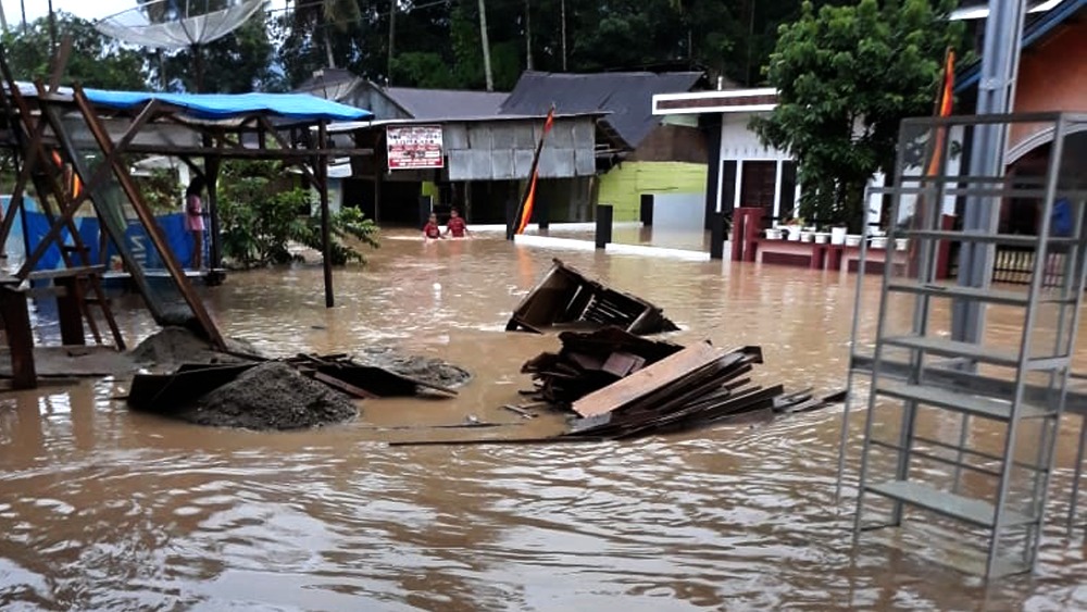 Korban Banjir Solok Selatan Butuh Pakaian dan Perlengkapan Bayi