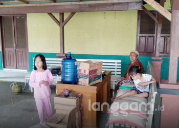 Korban banjir Solok Selatan di hunian sementara