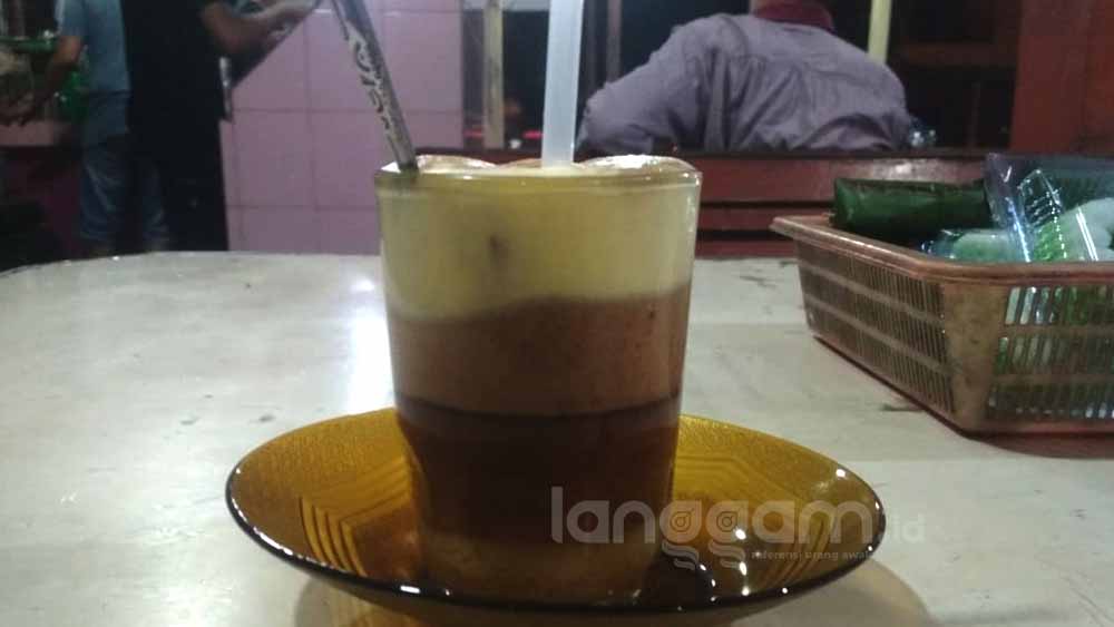 Teh Telur Balenggek minuman asal Minangkabau