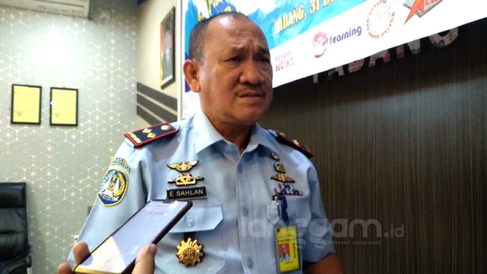 Kepala Kantor Imigrasi Kelas I TPI Padang, Elvi Sahlan mengomtari WNA Sumbar